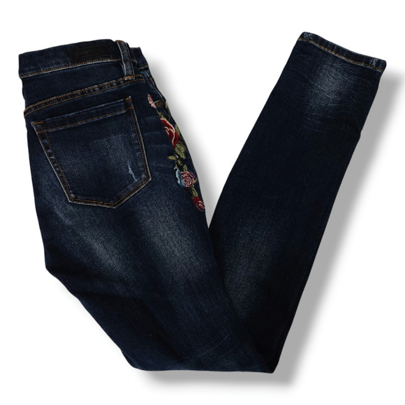 EUC BlankNYC Embroidered Floral Rose Skinny Denim Jeans Sz. 27x30 Dark Indigo - Picture 3 of 9